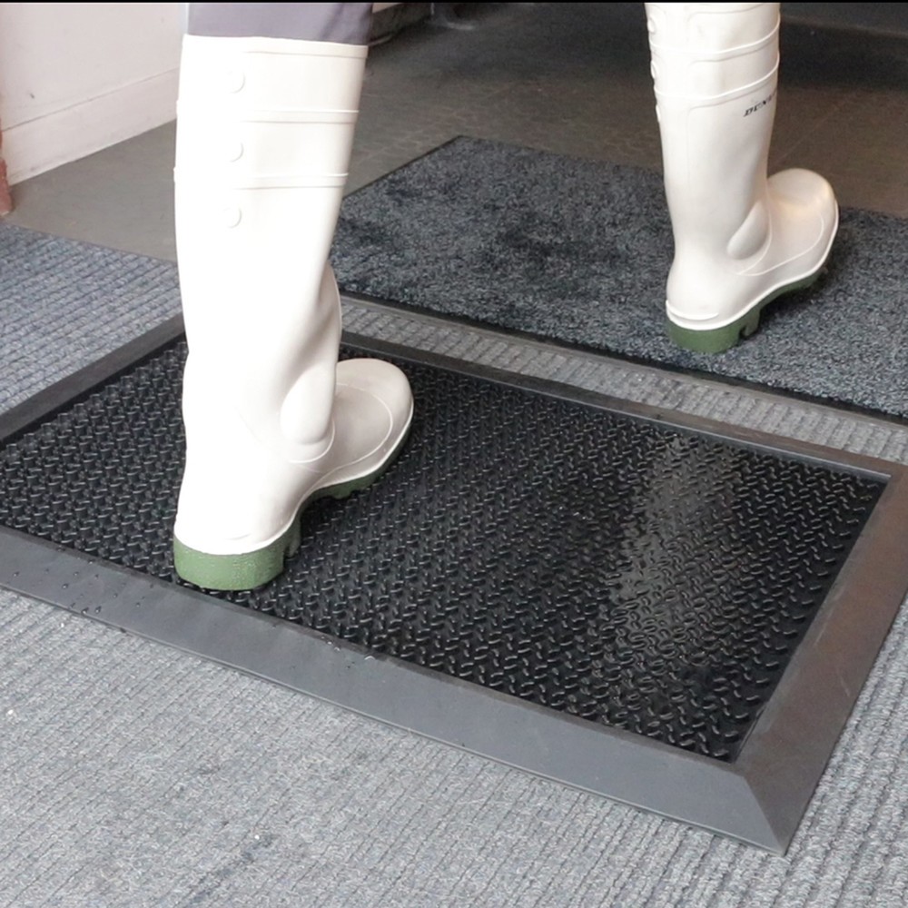 Číslo obrázka výrobku 3: COBA Dezinfekčná rohož HygiWell, objem 1,75 l, š × h 800 × 550 mm, čierna