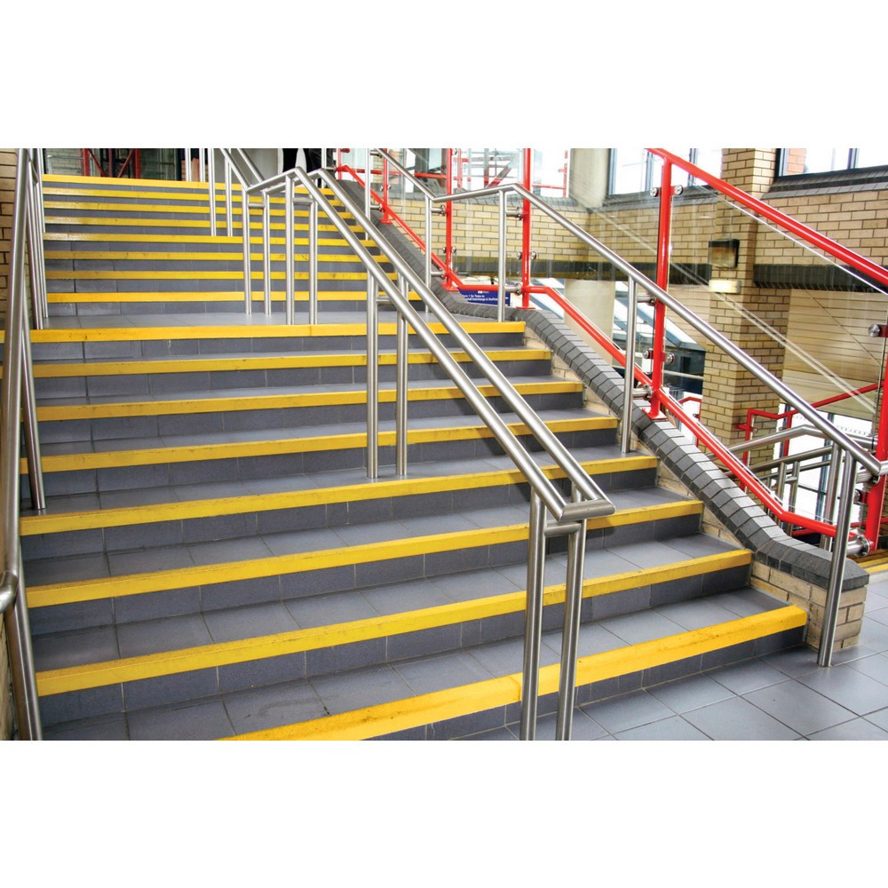 Číslo obrázka výrobku 3: COBA Protišmykový schodiskový profil COBAGRiP® Stair Nosing, v × š × h 5,5 × 1 000 × 55 mm, žltá