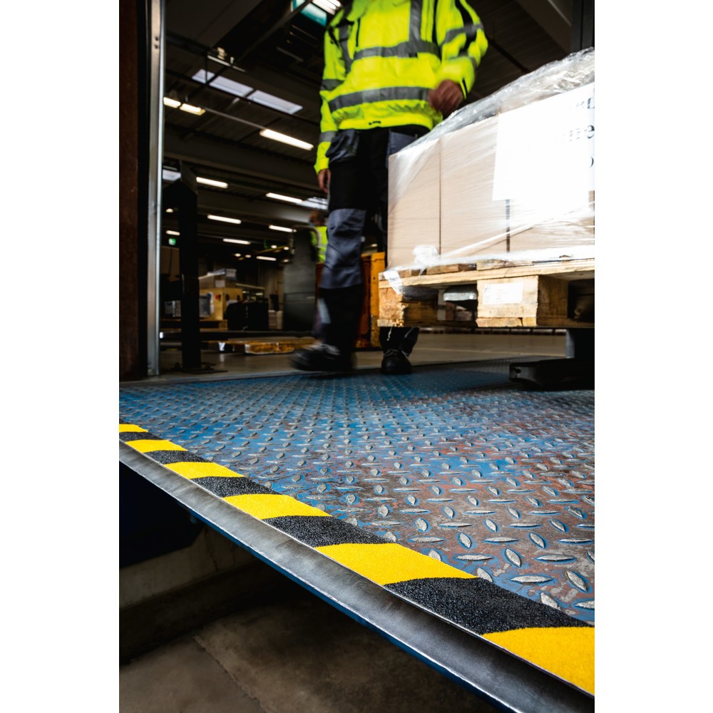Produktabbildung Nr. 8: DURABLE Antirutschband DURALINE® GRIP+, Breite 50 mm, gelb/schwarz, 2 Stk/VE