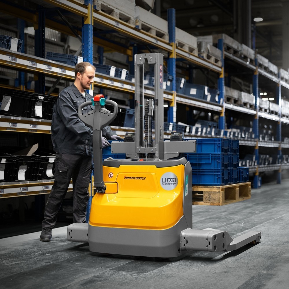 Číslo obrázka výrobku 7: Elektrický vysokozdvižný vozík Jungheinrich EJC 110bi E, jednoduchý stĺpik, výška zdvihu 1 230 mm, nosnosť 1 000 kg, proporčná hydraulika, vzdialenosť oporných ramien 891 mm