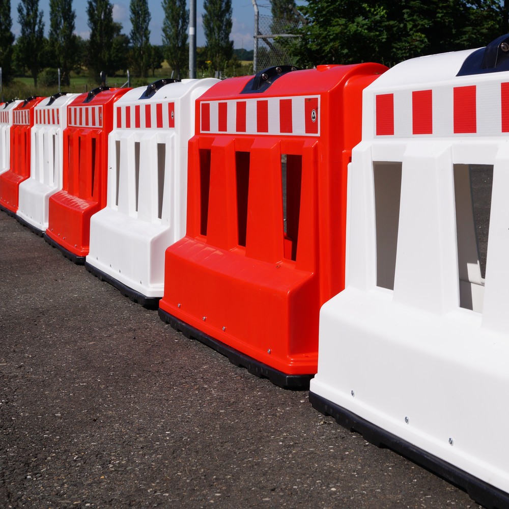 Produktabbildung Nr. 2: Fahrbahnteiler aus Kunststoff, rot