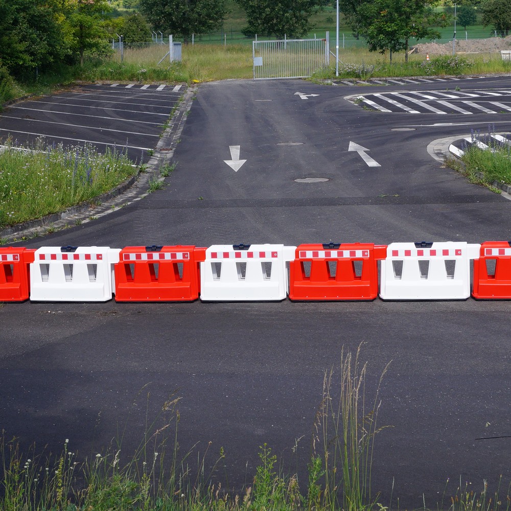 Produktabbildung Nr. 3: Fahrbahnteiler aus Kunststoff, rot