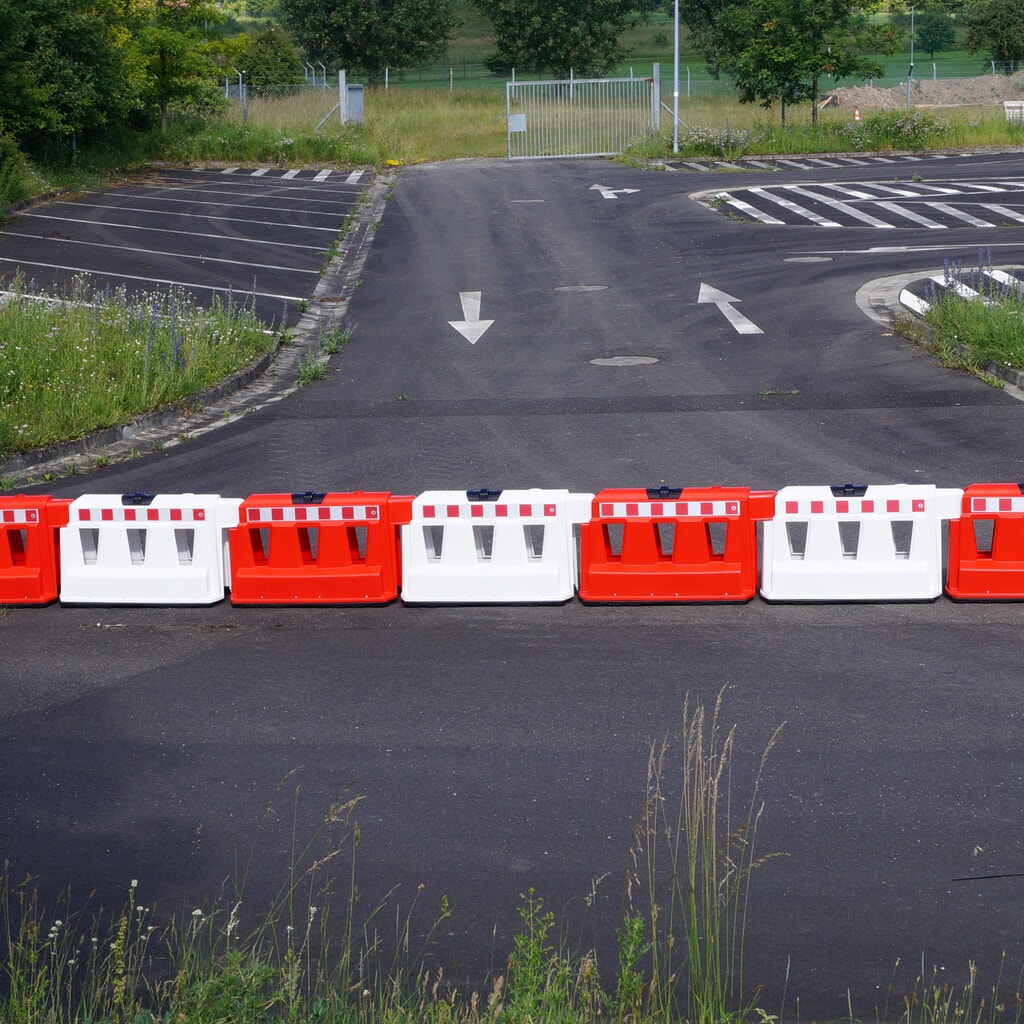 Produktabbildung Nr. 3: Fahrbahnteiler aus Kunststoff, rot