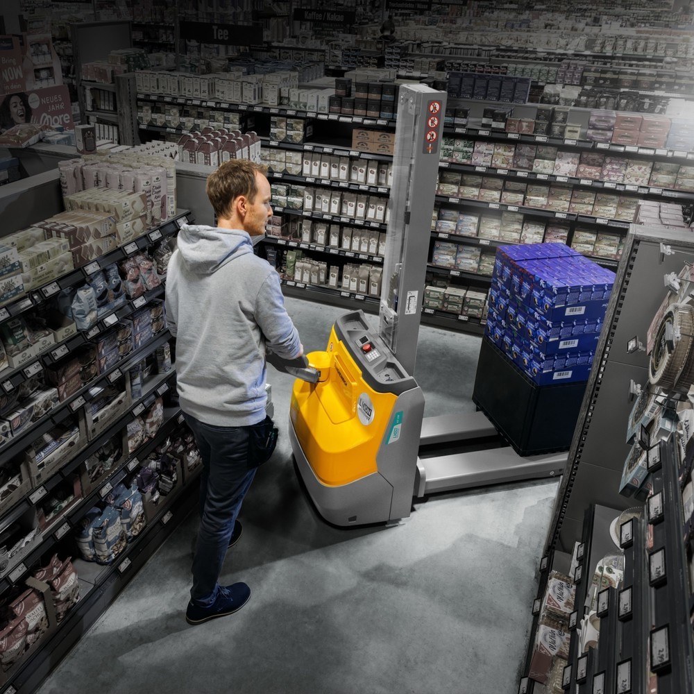 Termékkép száma 2: Jungheinrich EJC 110i E elektromos gyalogkíséretű targonca, mono oszlop, emelési magasság 1290 mm, teherbírás 1200 kg, proporcionális hidraulika