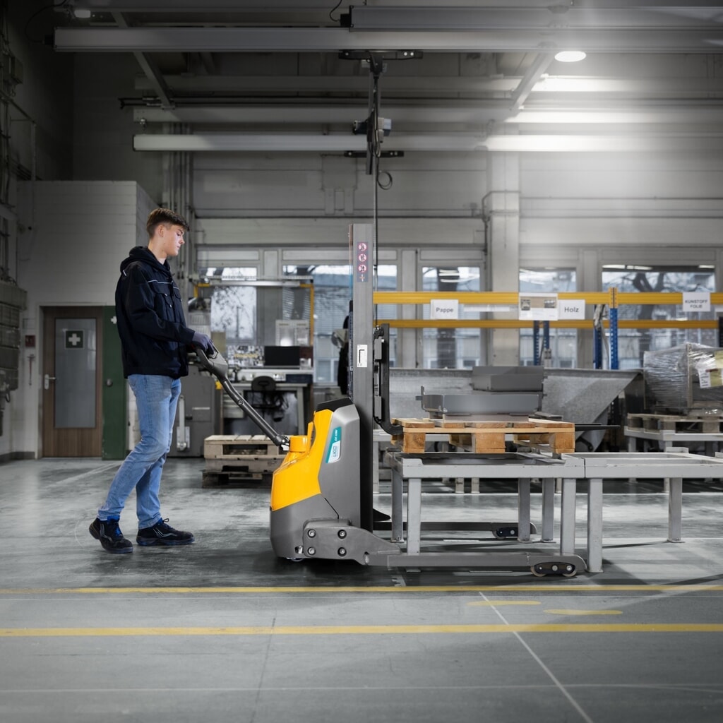 Jungheinrich Elektro-Hochhubwagen EJC 110bi E, Monomast, Hubhöhe 1.230 mm, Tragfähigkeit 1.000 kg, Proportionalhydraulik, Radarmabstand 891 mm Produktabbildung Nr. 9: Jungheinrich Elektro-Hochhubwagen EJC 110bi E, Monomast, Hubhöhe 1.230 mm, Tragfähigkeit 1.000 kg, Proportionalhydraulik, Radarmabstand 891 mm