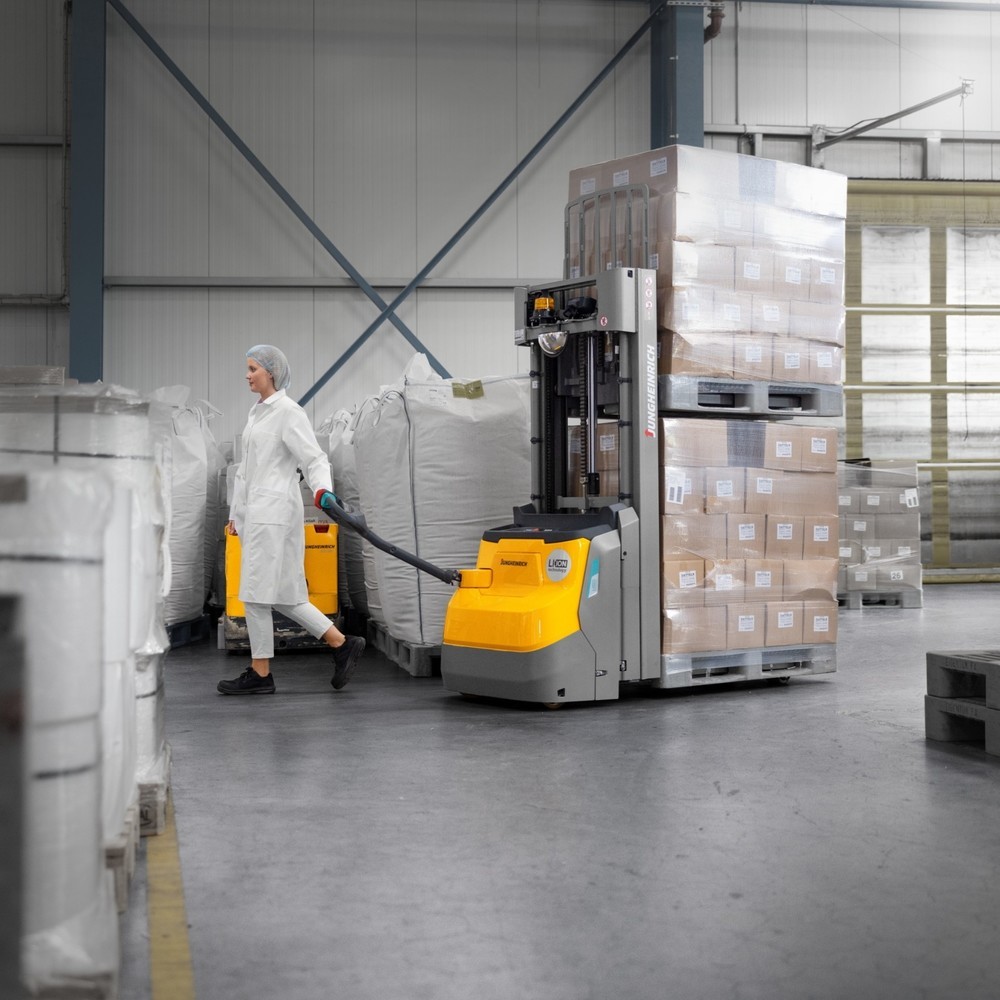Produktabbildung Nr. 5: Jungheinrich Elektro-Hochhubwagen EJC 110zi ZZ, Zweifach-Teleskop Hubgerüst, Hubhöhe 2.590 mm, Tragfähigkeit 1.000 kg, Proportionalhydraulik, Doppelstockfunktion