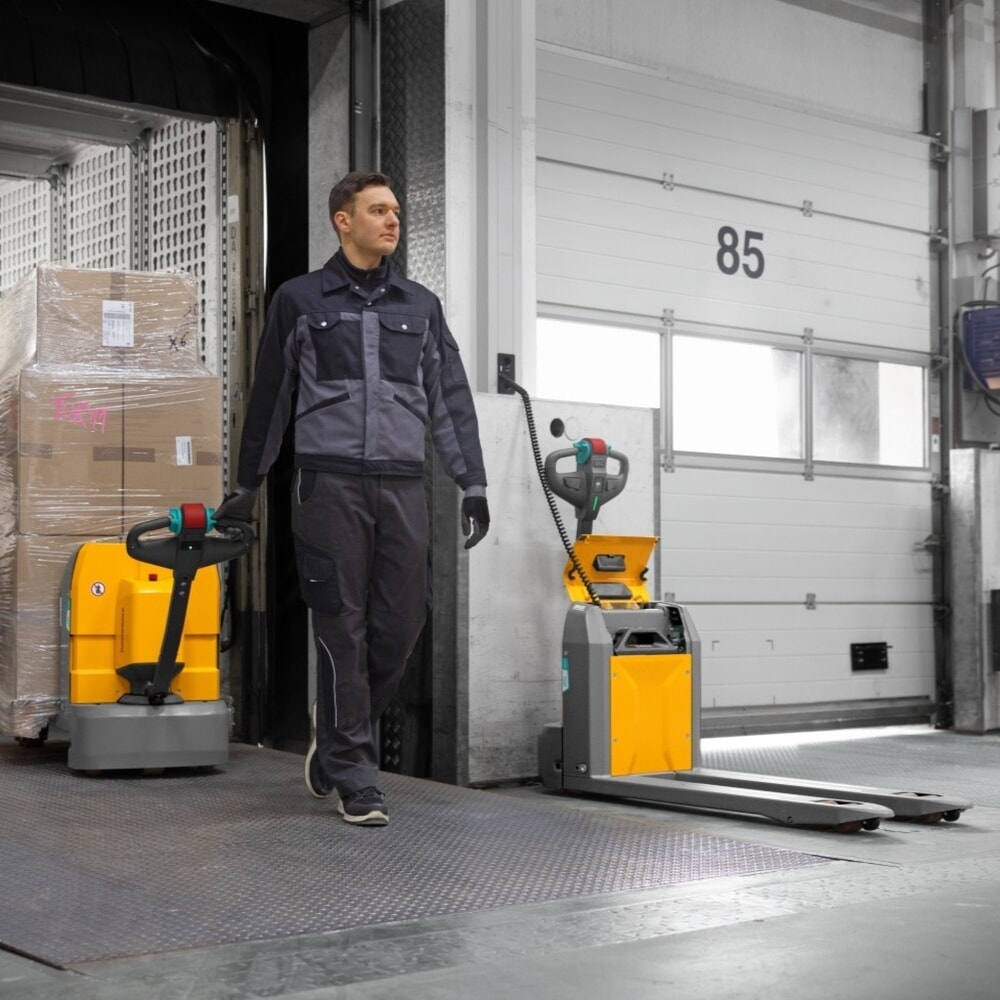 Produktabbildung Nr. 7: Jungheinrich Elektro-Hubwagen AME 15, Tragfähigkeit 1.500 kg, Gabellänge 1.150 mm, Einfachrollen