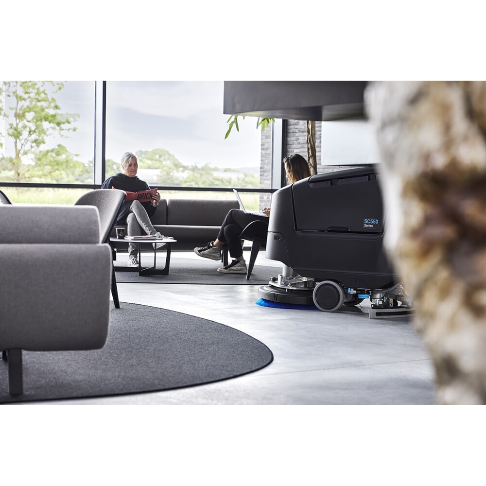 Produktabbildung Nr. 3: Nilfisk® Handgeführte Scheuersaugmaschine SC550 D 61 LI-ION