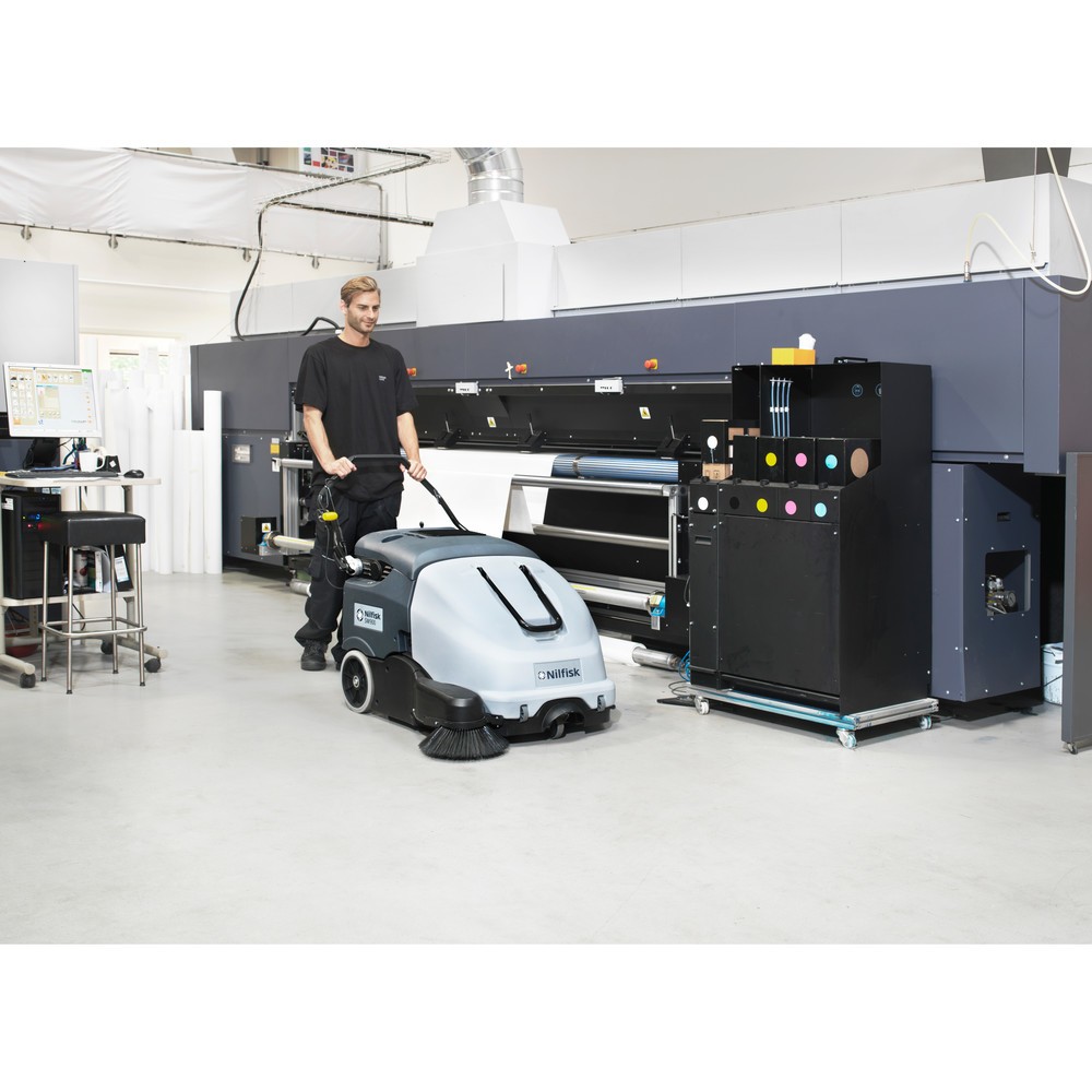Product image no. 6: Nilfisk® SW 900 P walk-behind sweeper, petrol engine