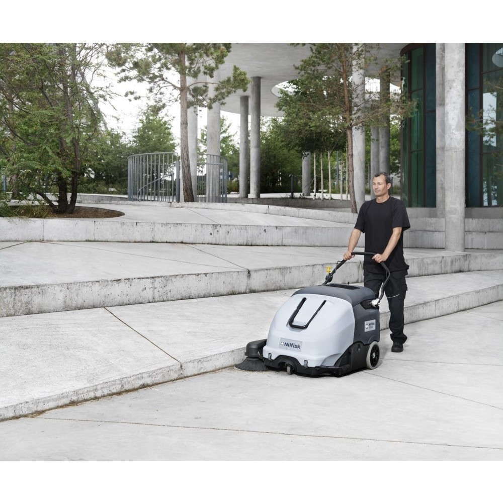 Product image no. 3: Nilfisk® SW 900 P walk-behind sweeper, petrol engine