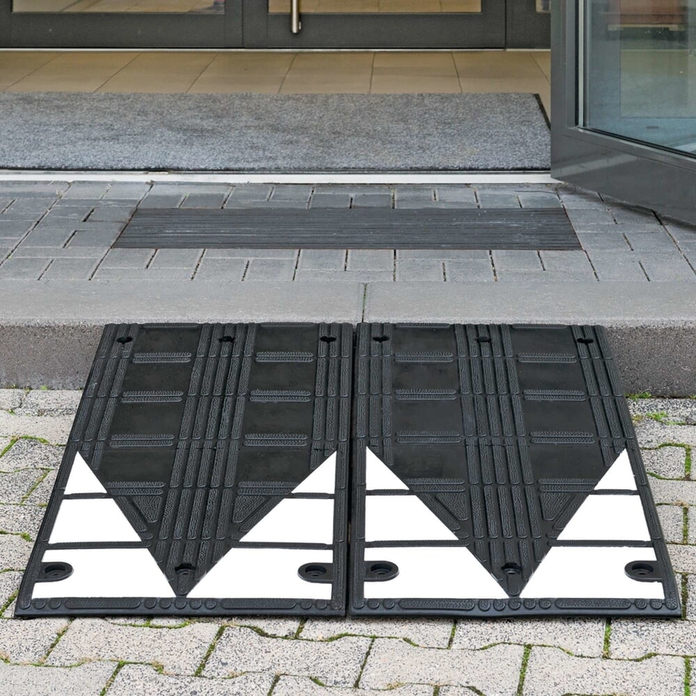 Číslo obrázka výrobku 2: Obrubníková rampa MORAVIA z vulkanizovaného kaučuku, š × v × h 450 × 75 × 1 000 mm, čierno-biela, vrát. upevňovacieho materiálu