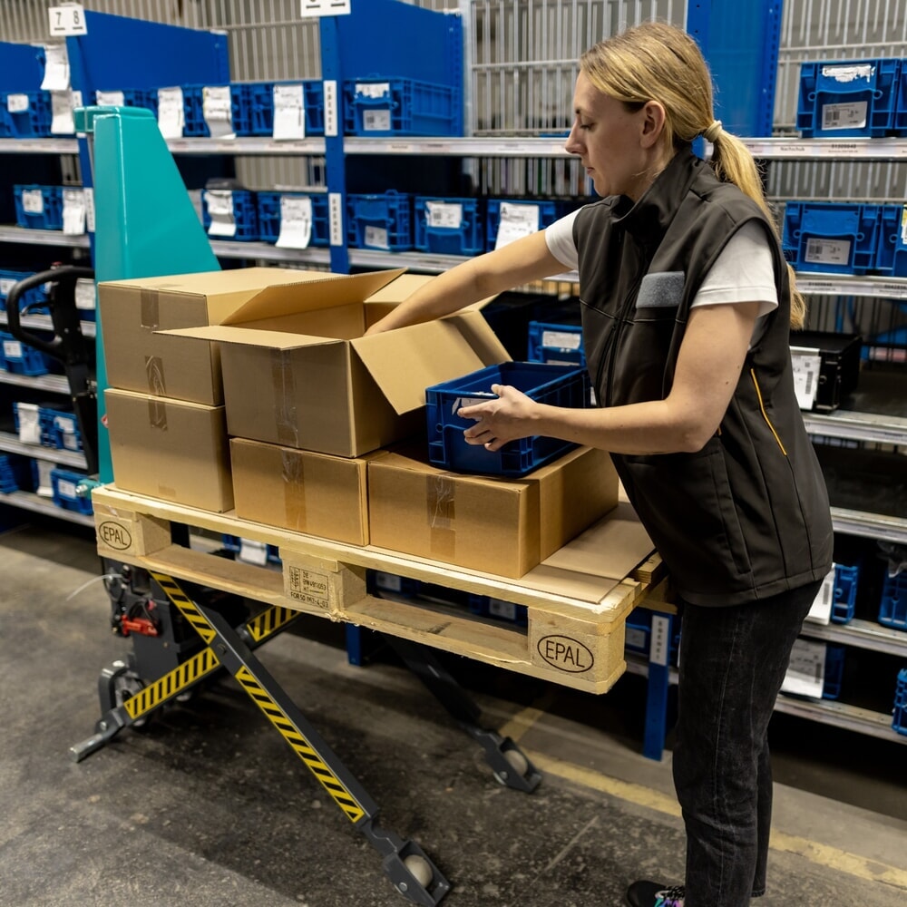 Číslo obrázku produktu 11: Paletový vozík s nůžkovým mechanismem Ameise® PTM 1.0, elektrohydraulický, nosnost 1000 kg, délka vidlí 1150 mm, polyuretan/nylon