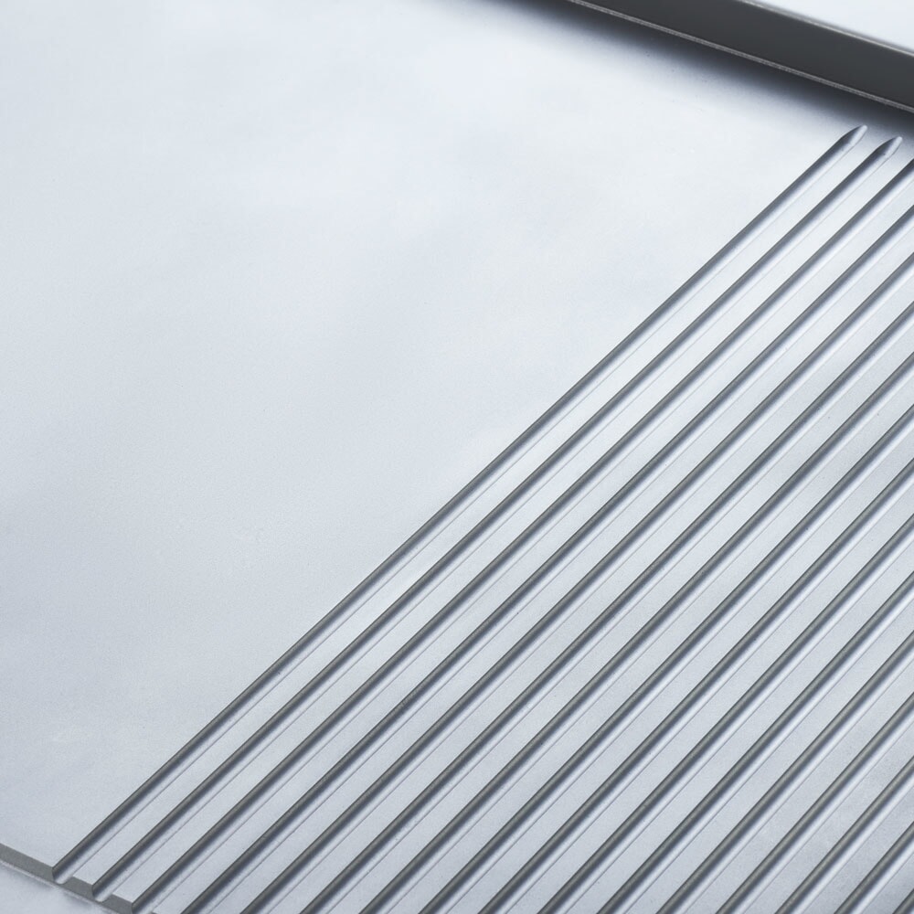 N° de l'image du produit 2 : Plaque de cuisson électrique Stalgast à poser - ½ lisse / ½ rainurée, base ouverte, 800 x 700 x 850 mm (L x P x H)