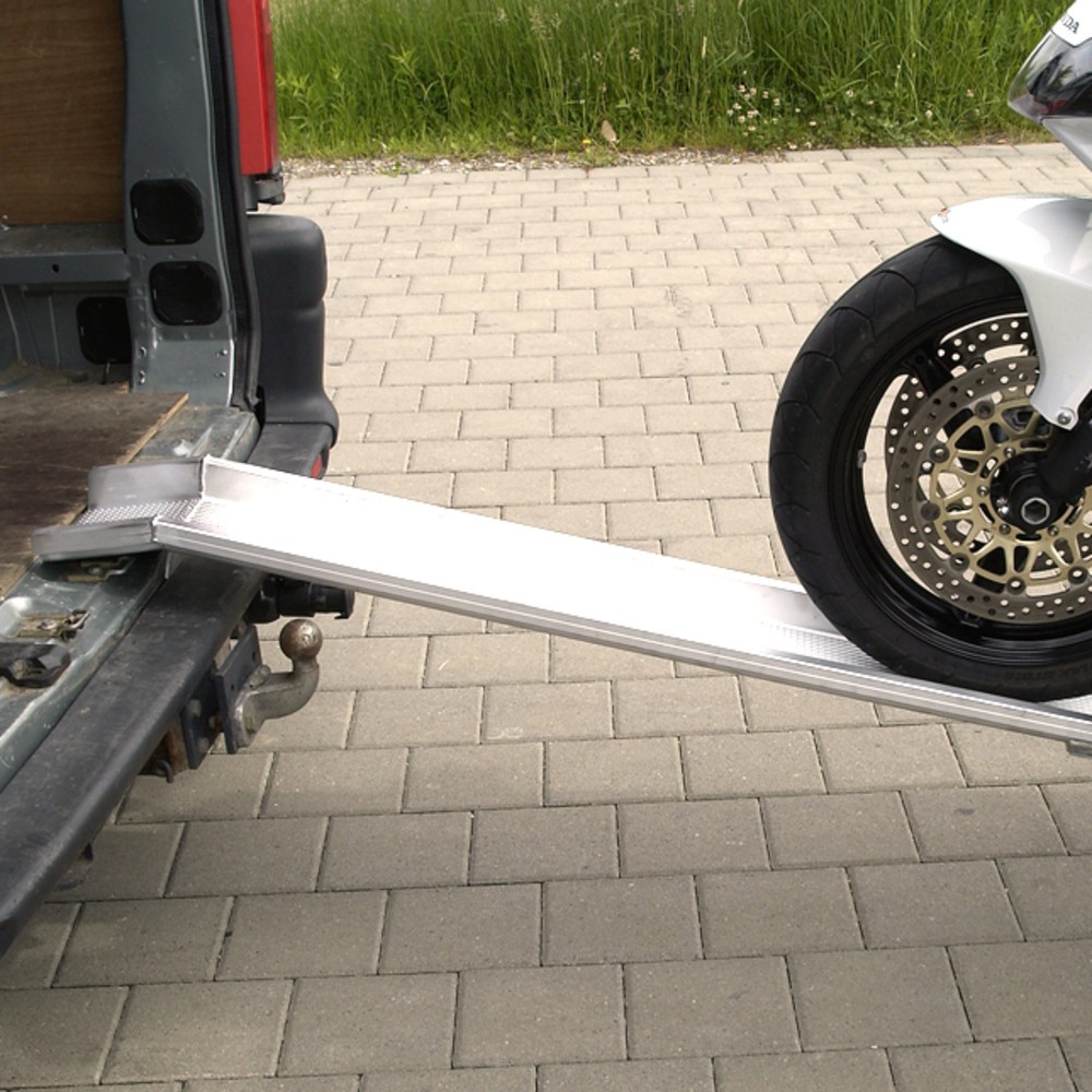 N° de l'image du produit 4 : Rails de chargement en aluminium universels, avec bord de protection, capacité de charge 600 kg/paire, l x L 150 x 1 500 mm