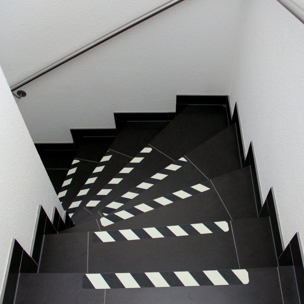 Immagine del prodotto n. 2: Rivestimento antiscivolo m2™ fotoluminescente nero, 10 pz., LxL 50 x 650 mm