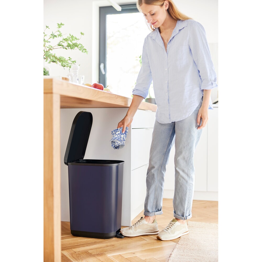 Produktabbildung Nr. 2: rothopro® Tretabfalleimer, RIBO, 35 Liter, nachtblau