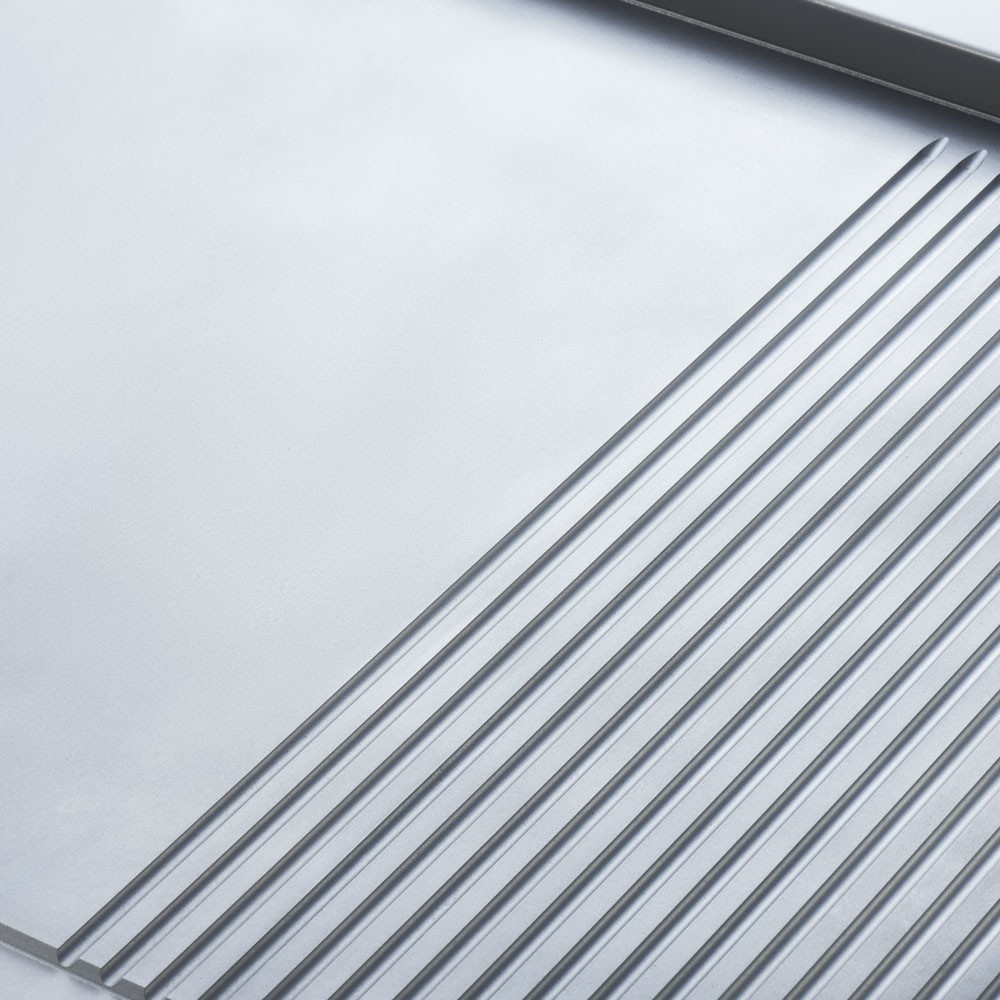 Produktabbildung Nr. 2: Stalgast Elektro-Griddleplatte als Standgerät - ½ glatt / ½ gerillt, Unterbau offen, 800 x 700 x 850 mm (BxTxH)