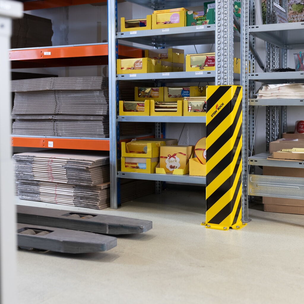 Produktabbildung Nr. 8: Steinbock® Rammschutzecke, U-Profil, HxBxT 800 x 160 x 160 mm, Stärke 6 mm