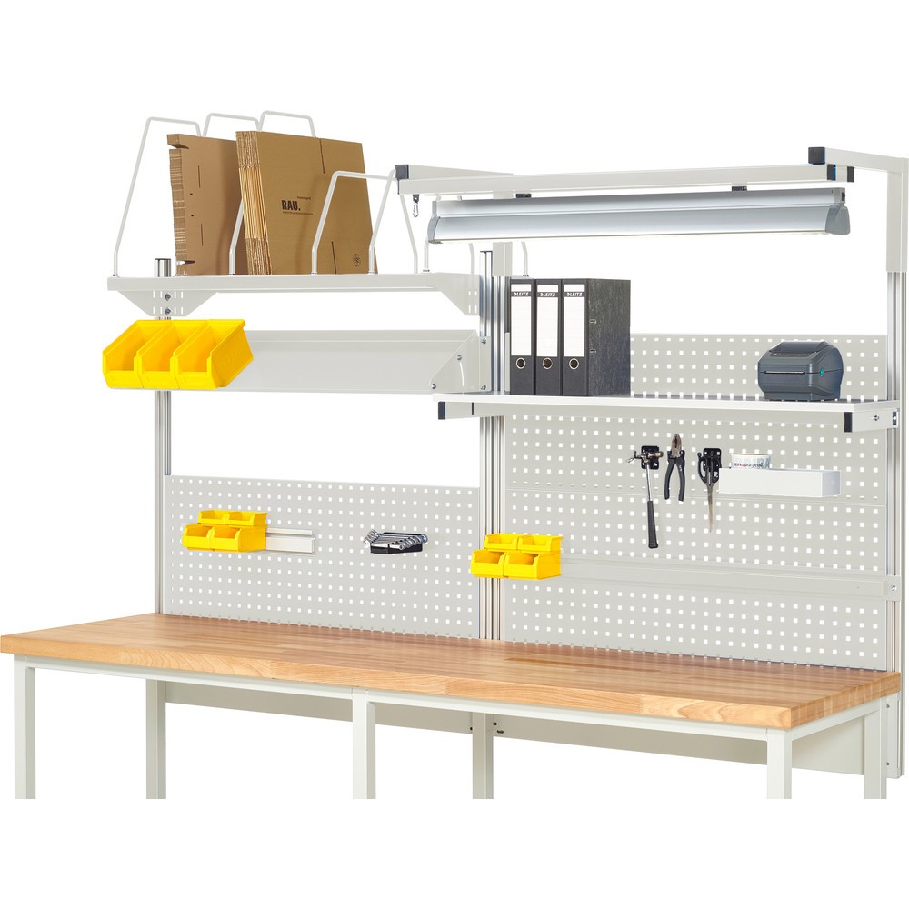 Obrázek produktu: Nástavba pracovního stolu RAU, VxŠxH 1380 x 2500 x 2500 mm, 1 etážová police, 1 přídržná lišta, 1 naklápěcí odkládací plocha, 1 držák pro plochý monitor a 1 svítidlo, kompletní sada 06 pro šířku výrobku 2500 mm