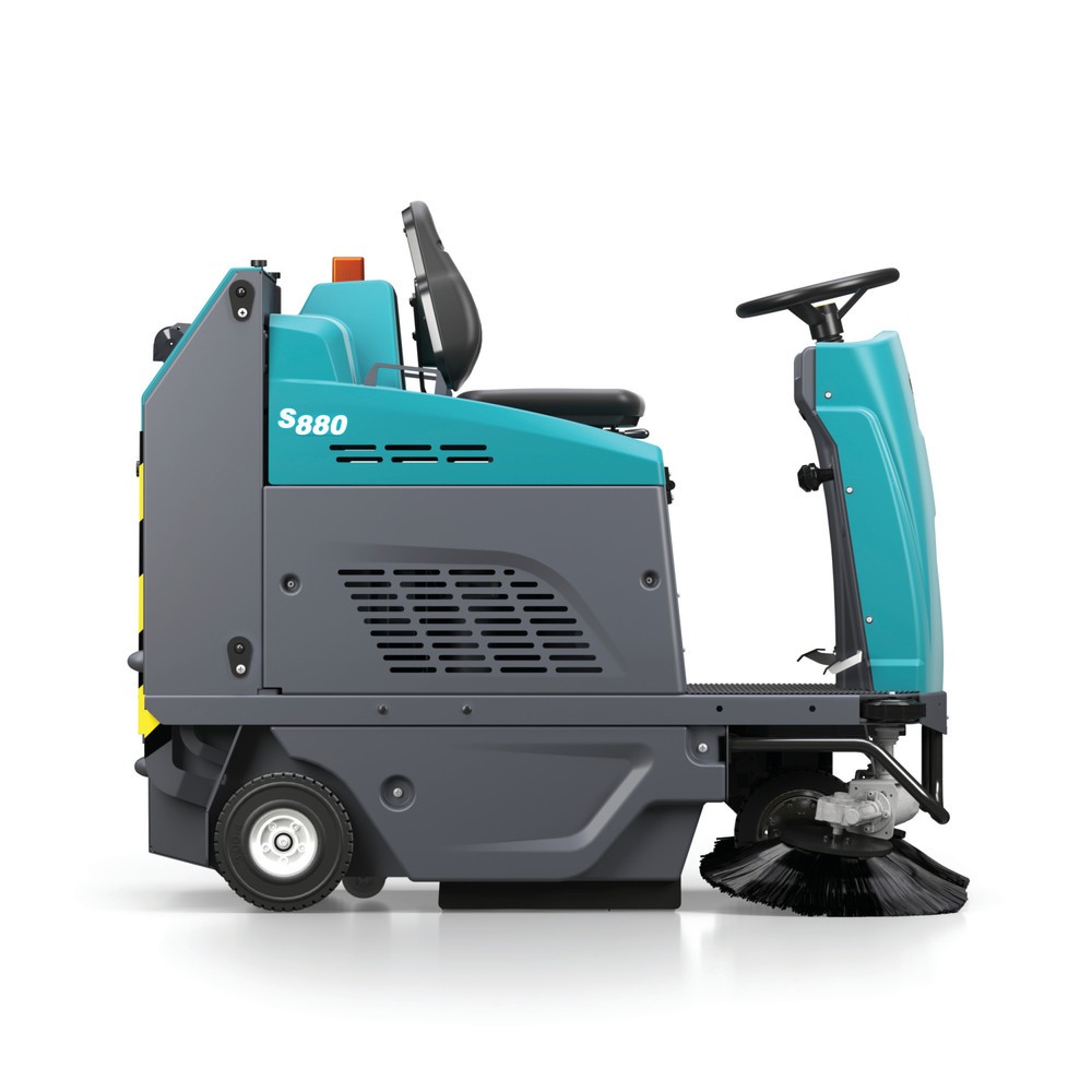 Product image no. 4: Tennant® S880 ride-on vacuum sweeper