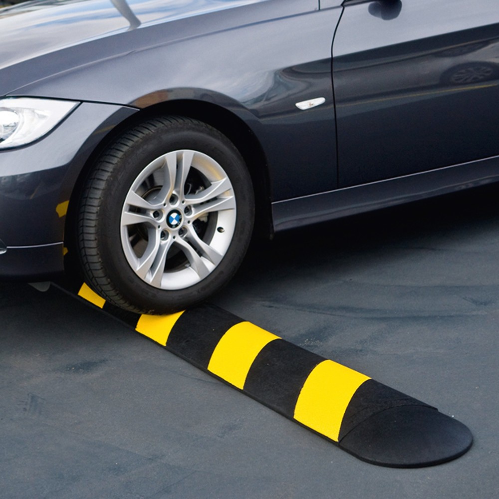 Productafbeelding nr. 3: Verkeersdrempel auto, < 10 km/u, afsluitelement, bouwhoogte 55 mm, zwart/geel