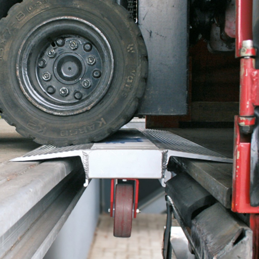 Produktabbildung Nr. 3: Verladebrücke mit Rad, TK 4.000 kg, BxL 1.500 x 520 mm