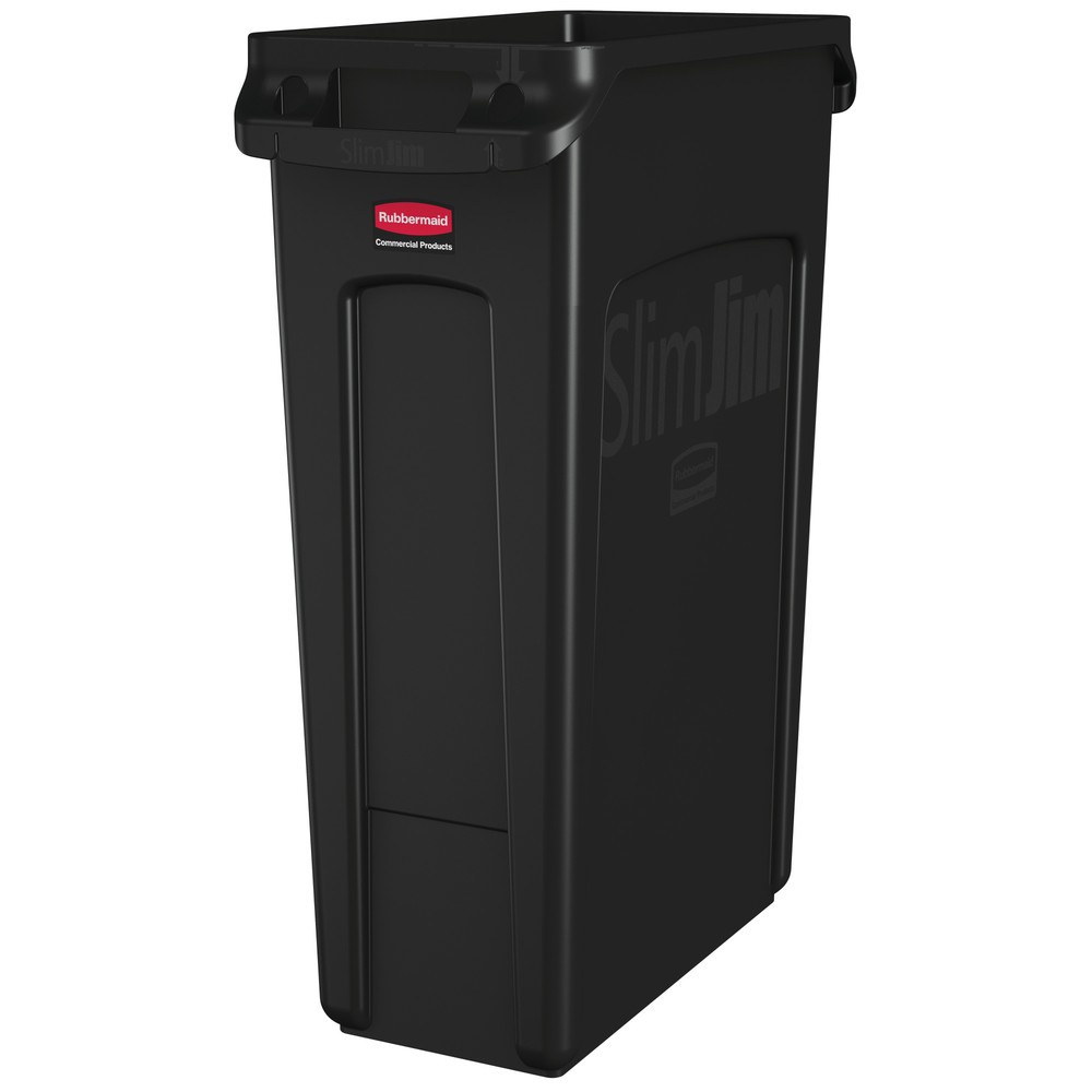 Ein schlanker Wertstoffcontainer für ergonomische Nutzung Mit dem Wertstoffsammler Rubbermaid Slim Jim® mit Lüftungskanälen nutzten Sie den Platz selbst auf engsten Raumverhältnissen optimal. Der Abfalleimer besteht aus stabilem Polyethylen und ist für den Innen- und Außenbereich geeignet. Für die effiziente Raumnutzung sorgen die im Vergleich zu anderen Tret-Abfallbehältern eine reduzierte Stellfläche sowie seine schlanke Bauweise. Dank der patentierten Lüftungskanäle ist die Müllsackentnahme mühelos, Sie benötigen viel weniger Zugkraft zum Herausziehen voller Müllsäcke und schonen Ihren Rücken. Zudem können die Abfallsäcke durch die integrierten Beutelklemmen knotenfrei am Behälterrand fixiert und schnell ausgetauscht werden. Der robuste Griffrand beugt Rissbildung vor und ermöglicht ein sicheres Anheben und Transportieren. Der Wertstoffsammler Rubbermaid Slim Jim® mit Lüftungskanälen ist in verschiedenen Volumen und Farben erhältlich. Sammeln und entsorgen Sie verwertbare Verpackungen effizient mithilfe des Wertstoffsammlers Rubbermaid Slim Jim® mit Lüftungskanälen und kaufen Sie den Behälter bei uns im Shop.Wertstoffsammler Rubbermaid Slim Jim® mit Lüftungskanälen, 87 l, schwarz Wertstoffsammler Rubbermaid Slim Jim® mit Lüftungskanälen, 87 l, schwarz