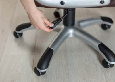 Bürostuhl richtig einstellen: Anleitung und Tipps für eine gesunde Sitzhaltung
